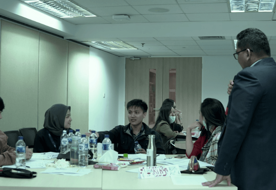Diskusi kelompok saat training