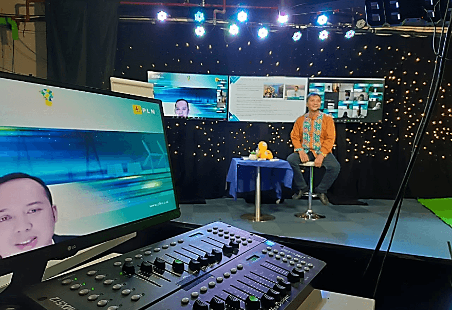 Ruang kendali studio